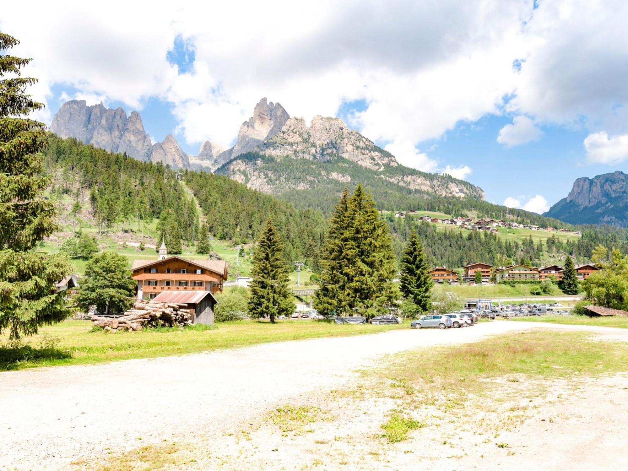 Spacious Chalet With Garden Near Ski Area In Tyrol Pozza di Fassa Exterior foto