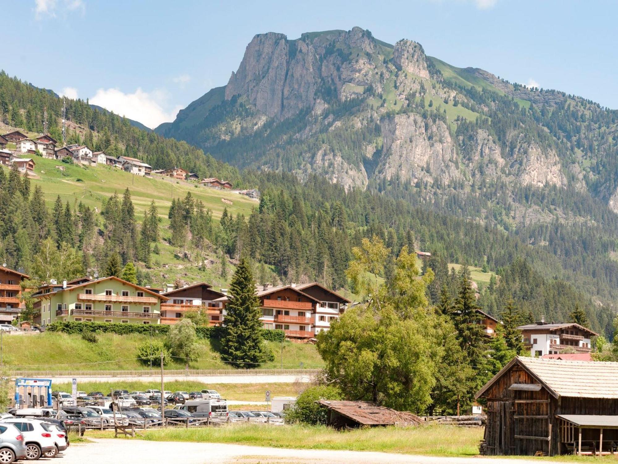 Spacious Chalet With Garden Near Ski Area In Tyrol Pozza di Fassa Exterior foto