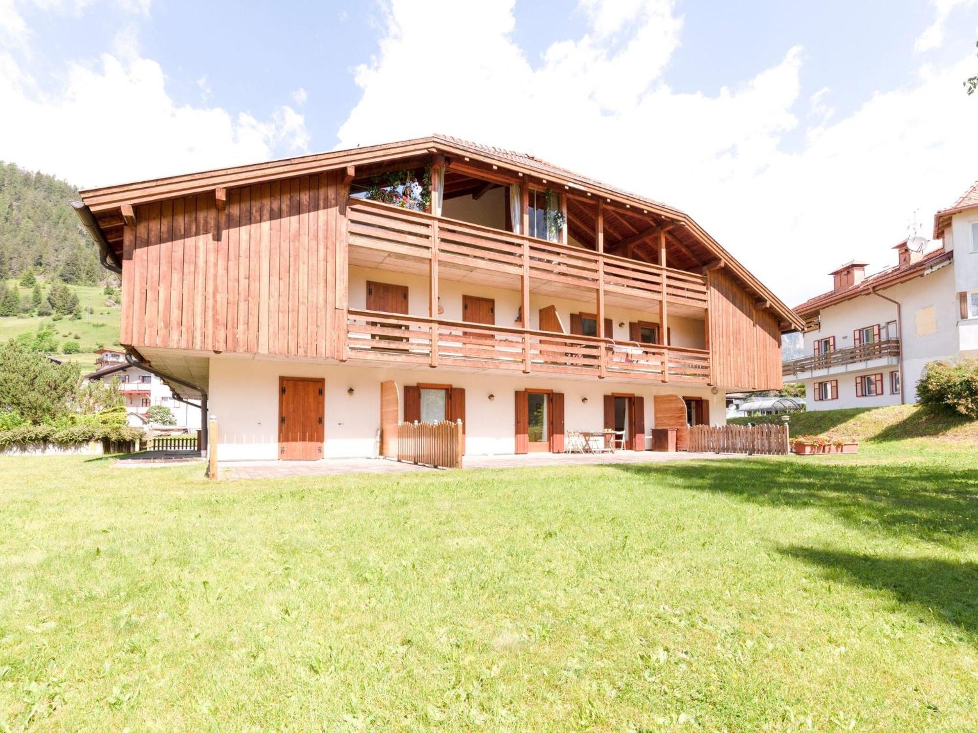 Spacious Chalet With Garden Near Ski Area In Tyrol Pozza di Fassa Exterior foto